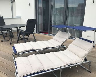 High quality 1 1/2 room apt. with lake view and large terrace! - Allensbach - Innenhof