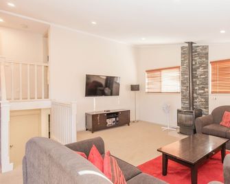 Boronia 5 30 Nettin Circuit - Jindabyne - Stue
