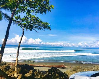Brahman Bungalows - Pavones - Beach