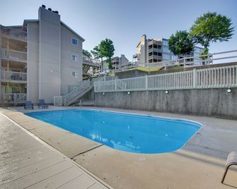 Pool and Lake Access Waterfront Osage Beach Retreat - Osage Beach - Pool