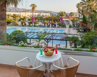 Tigaki Beach Hotel - Tigaki - Balcony