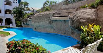 阿里卡酒店 - La Crucecita - 游泳池