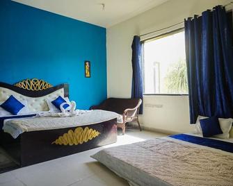 Lovely farmhouse gurgaon - Gurugram - Bedroom