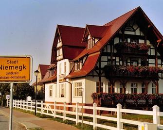 Hotel Zum alten Ponyhof - Niemegk - Edificio