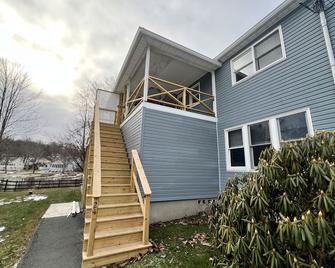 2nd Story Lake View, Private Deck- Close To Scranton, Honesdale & Elk Mountain! - Waymart - Edificio