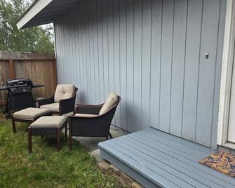 Cozy Family-Friendly Alaskan Home - Anchorage - Patio