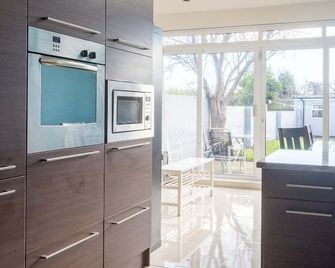 GuestReady - Spacious Home with Garden - Dublin - Kitchen