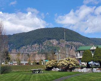 Cozy Studio Suite - Lake Cowichan