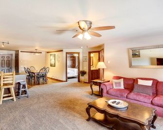 Centrally-Located Deadwood Apt with Mountain Views! - Deadwood - Sala de estar