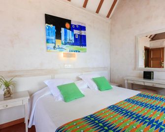 Hostal la Savina - La Savina - Bedroom