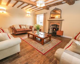 Rhandregynwen Hall - Llanymynech - Living room
