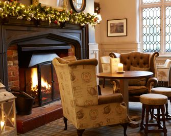 Wheatsheaf Hotel by Chef & Brewer Collection - Virginia Water - Lounge