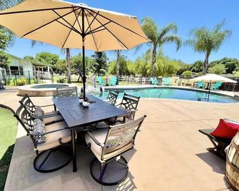 7-Bedroom Family Farm Retreat- Pool, Hot Tub, Game Room, Farm Stand, Chickens - Ramona - Pool