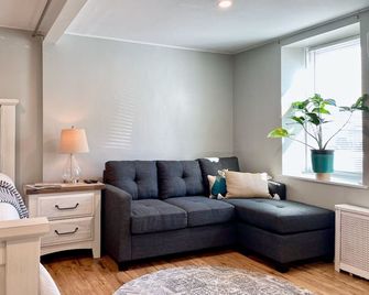 Super-Walkable Downtown Studio - Newport - Sala de estar