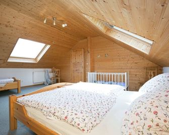Amazing Holiday Home in Kerschenbach With Sauna - Stadtkyll - Habitación