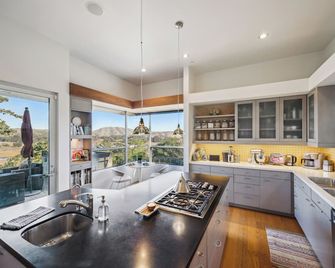 Spectacular Getaway at Pt. Reyes National Seashore - Point Reyes Station - Kitchen