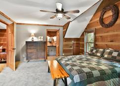 Like New Cabin near Lexington & Louisville - Sleeps 16 - Shelbyville - Bedroom