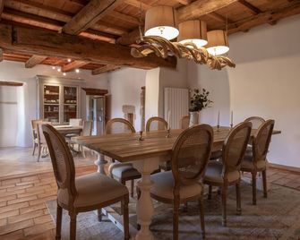 Authentic Provencal Holiday House with 6 bedrooms and private pool - Vers-Pont-du-Gard - Essbereich