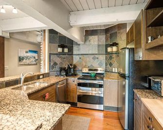 Enclave 101, Snowmass Ski-In Ski-Out Condo with Shared Pool & Hot Tub - Snowmass Village - Cocina