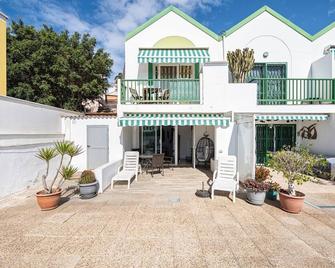 Pomelo vacacional - Arguineguín - Budynek