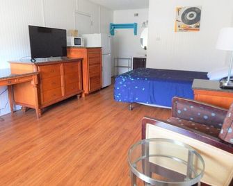 Rodeway Inn Nashville Donelson - Nashville - Bedroom