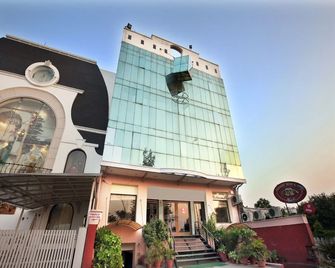Hotel Aditya - Ludhiāna - Building