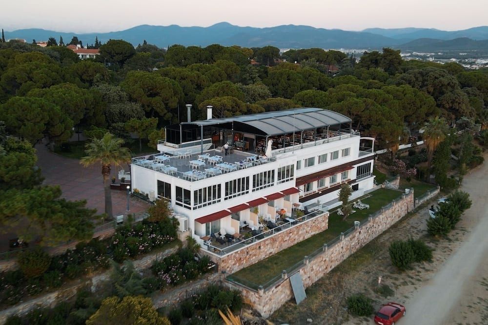 Karakas Hotel - Burhaniye - Building