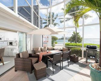Pools of the Kai 10: Beach House w/ Private Pool Atrium, Free Kayak & More in Cayman Kai - North Side