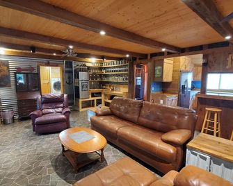 Cabin within sight distance of Lake Superior, Autrain River. Free Kayak rental - Au Train - Lounge