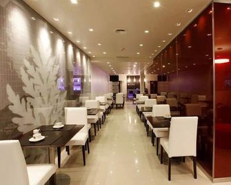 Niyat Urban Hotel - Ресістенціа - Ресторан