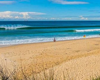 Caves Seascape Villa - stroll to shops and beach - Caves Beach - Strand