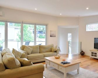 La Mer Centrally Located Free Wifi - Inverloch - Living room