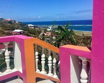 Egg Chair Comfort with Incredible Ocean Views - Basseterre - Balkon