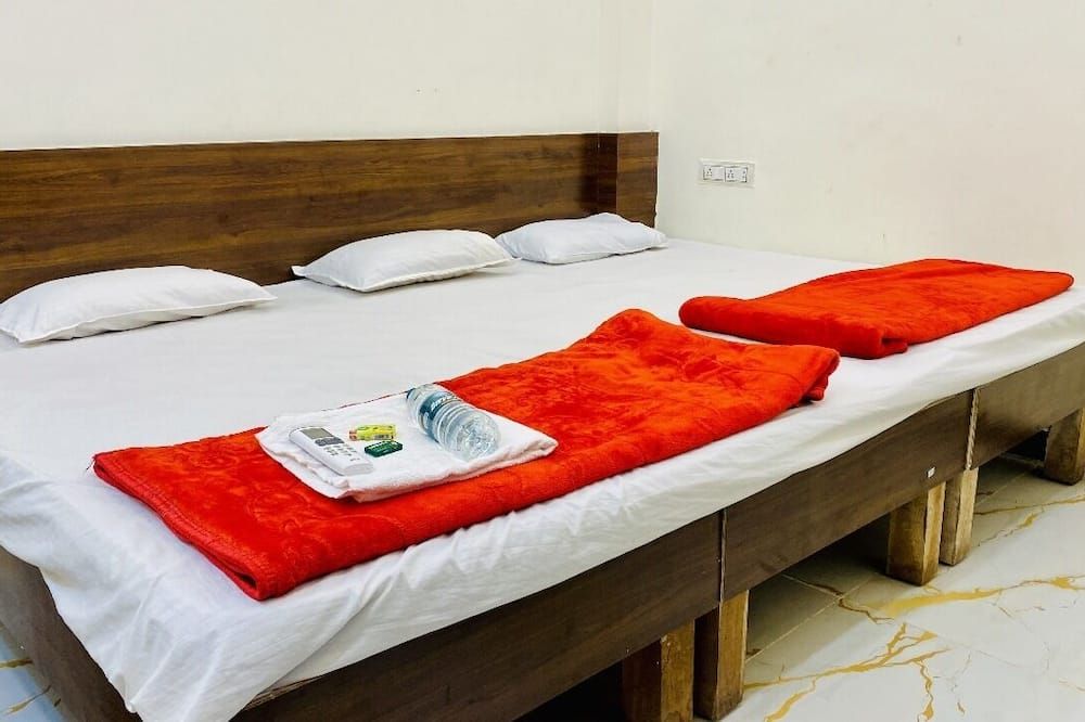 Hotel Shree Gajanand Palace - אויאיין - חדר שינה