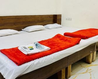 Hotel Shree Gajanand Palace - אויאיין - חדר שינה