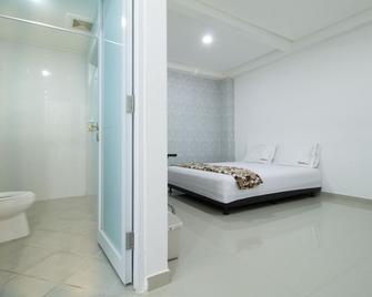 RedDoorz @ Pulomas - Jakarta - Bedroom