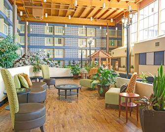 Ramada Plaza by Wyndham Charlotte/South End Airport - Charlotte - Lounge