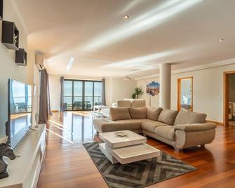 Canhas Views - Ponta do Sol - Phòng khách