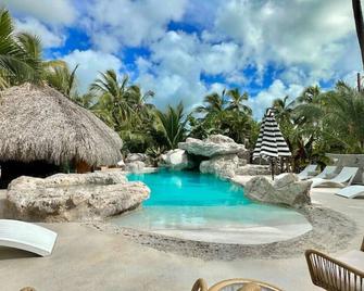 Bungalows at Sugarloaf Beach - The Palm. - Sugarloaf Shores - Pool