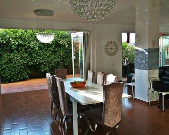 Casa Viera, Villa 430m2, Heated Pool, 5 Bedrooms, Stunning Sea/Volcano Views - Los Cristianos - Ruokailuhuone