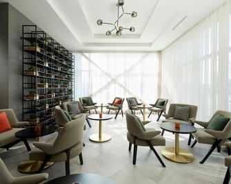 DoubleTree by Hilton Montreal Airport - Dorval - Lounge