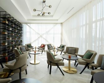 DoubleTree by Hilton Montreal Airport - Dorval - Lounge