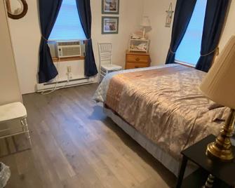 Cottage near the Bay - Crisfield - Bedroom