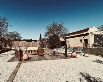 Jas Des Oliviers - Le Castellet - Патіо