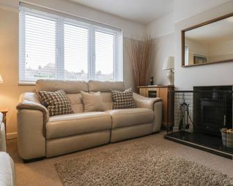 Holly Tree House - Herne Bay - Living room