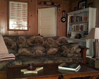 Spectacular Riverside Getaway Cabin With - Castella - Sala de estar