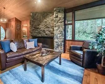 The Treehouse + Shed - North Bend - Sala de estar