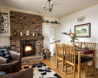 Stunning Coastal Country Cottage 2 Beds - Lancaster - Living room