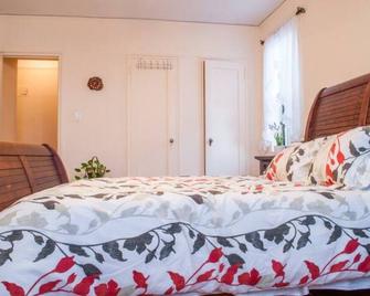 Charming Quiet Sunny 1br Ditmas Park Close to Train - Nueva York - Habitación
