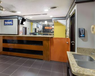 Economy Suites - Fairgrounds - Broken Arrow - Front desk
